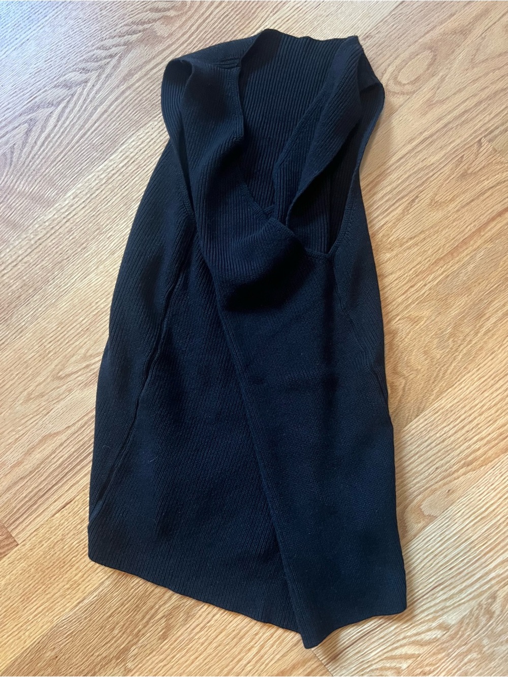 Unique crossbody sweater tank 🖤